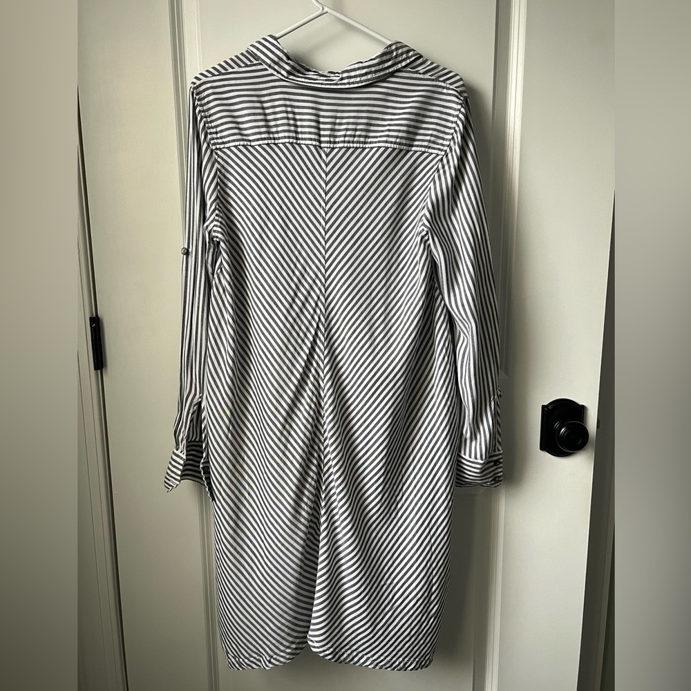 MAX STUDIO button down high low shirt - NWOT - medium - Picture 2 of 5